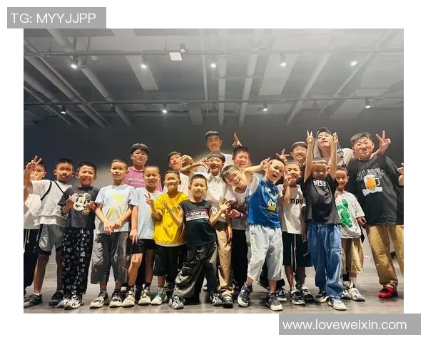 上海街舞队实力飙升引领潮流创新高展现街舞魅力与风采 上海街舞队实力飙升引领潮流创新高展现街舞魅力与风采